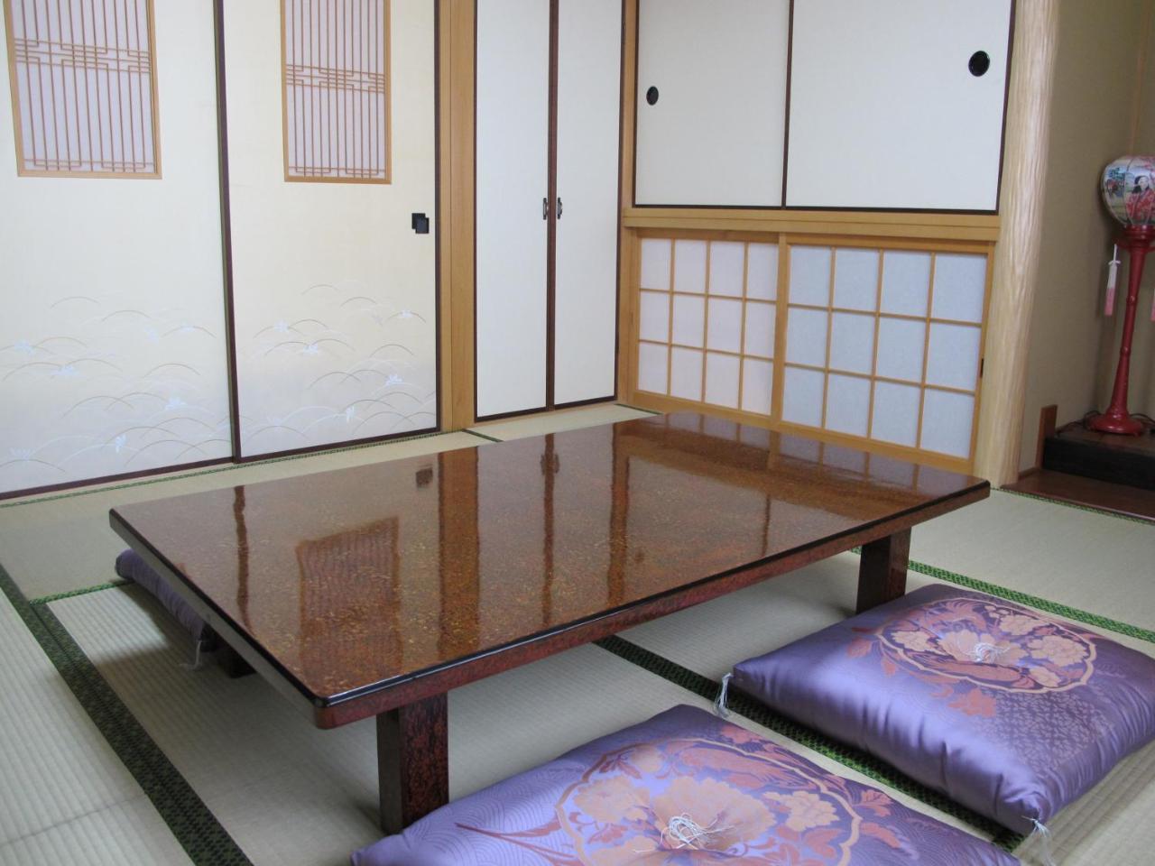 Eins Iga Hotel Exterior photo