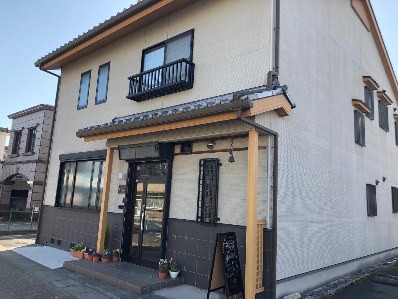 Eins Iga Hotel Exterior photo